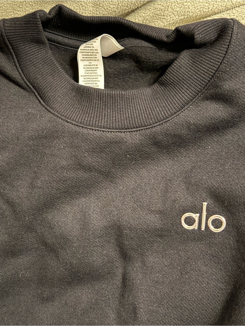 ALO Yoga Black Accolade Crewneck Sweatshirt with Silver Logo
